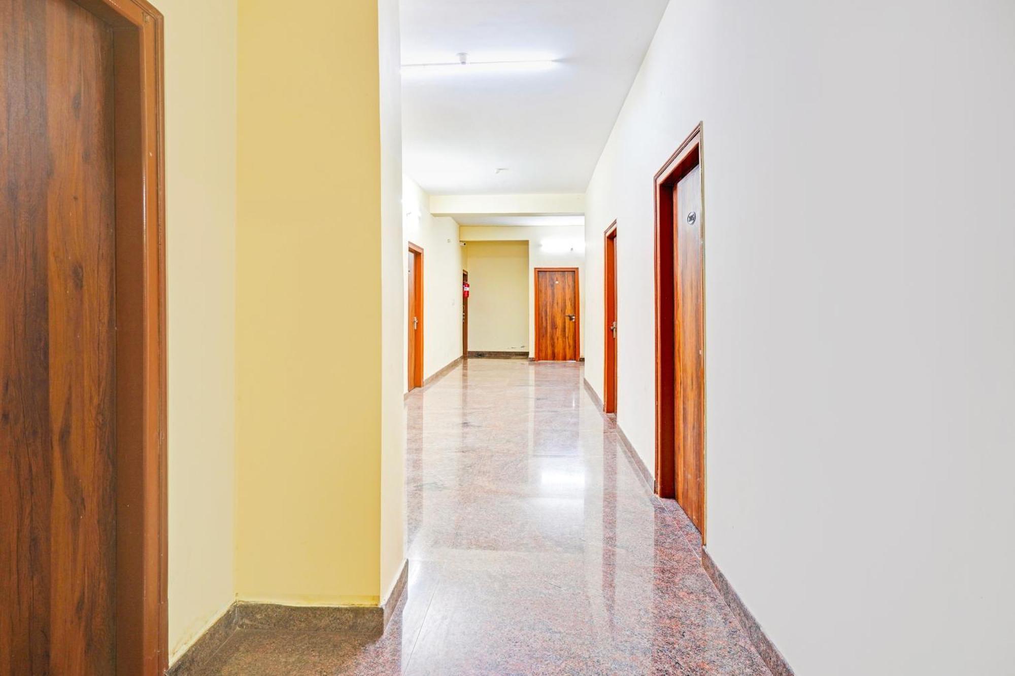 Super Hotel O Srigandhakavalu Formerly Chamundeshwari Lodging Jālahalli Екстериор снимка