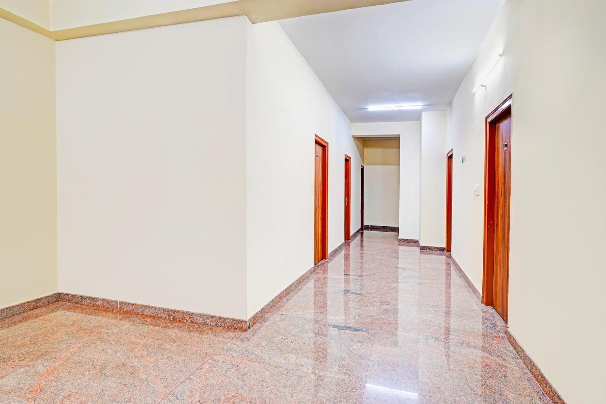 Super Hotel O Srigandhakavalu Formerly Chamundeshwari Lodging Jālahalli Екстериор снимка