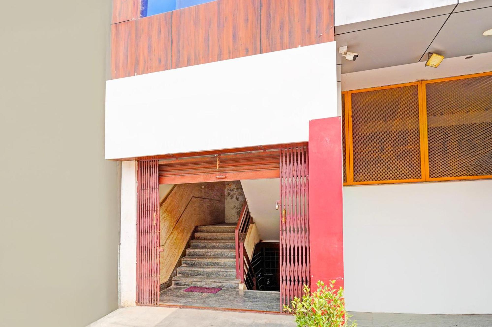 Super Hotel O Srigandhakavalu Formerly Chamundeshwari Lodging Jālahalli Екстериор снимка
